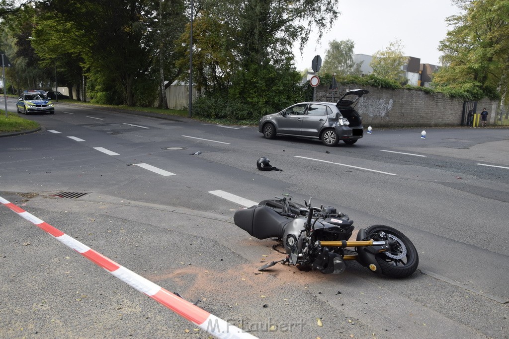 Schwerer Krad PKW Unfall Koeln Muelheim Am Springborn Cottbuserstr P007.JPG - Miklos Laubert